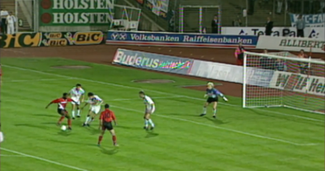 Video danh thủ: Pha lừa bóng ma thuật của Jay Jay Okocha